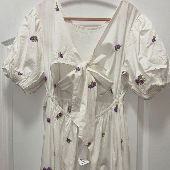 Embroidered Floral Maxi Dress with Back Tie - Picture 9 of 9